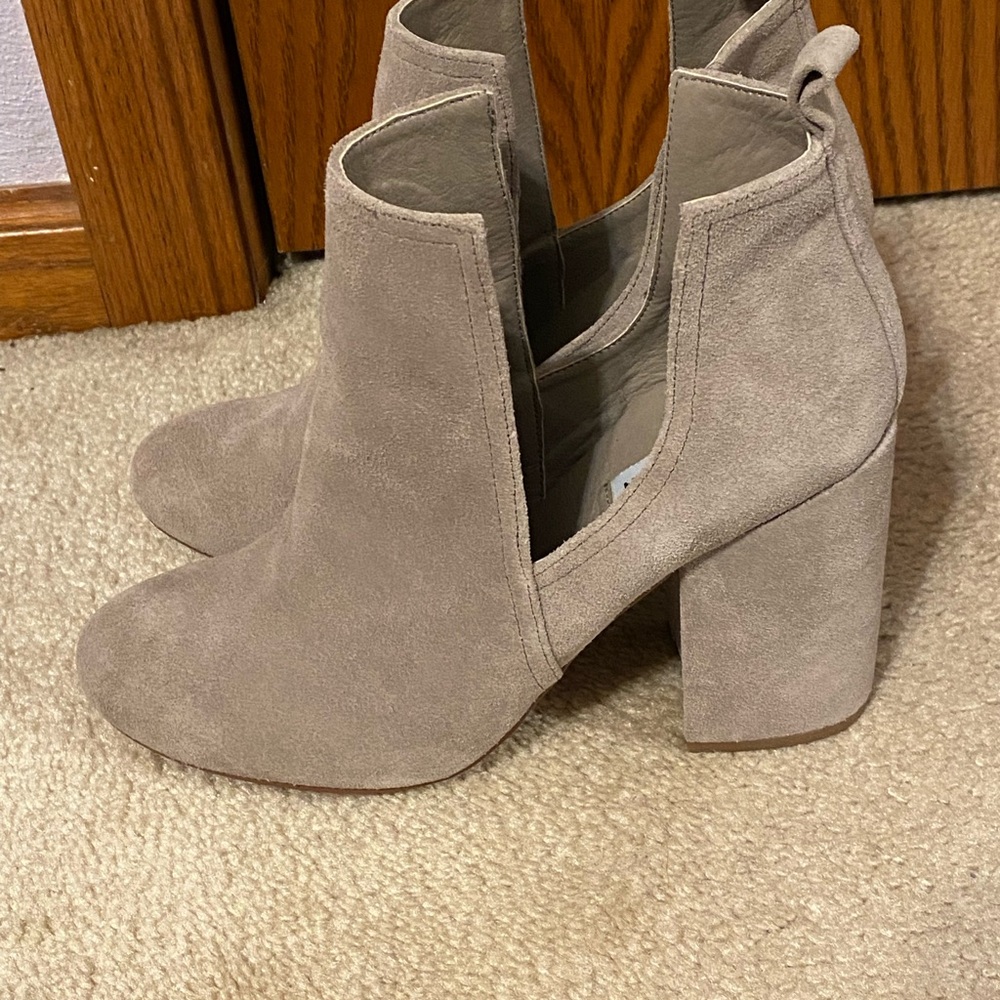 Steve Madden Booties. Barely Worn And In Great Sh… - image 2